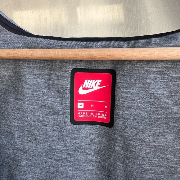 Nike Rain Jacket - Picture 3 of 10
